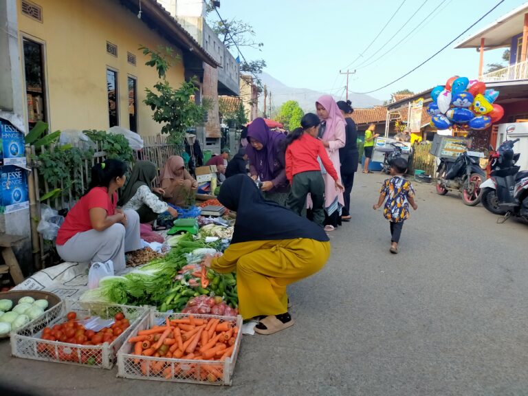 Pasar Kamis Cikawao Pacet