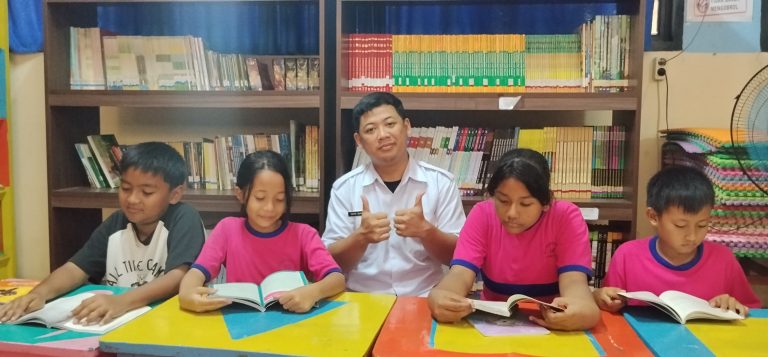 pahlawan di sekolah