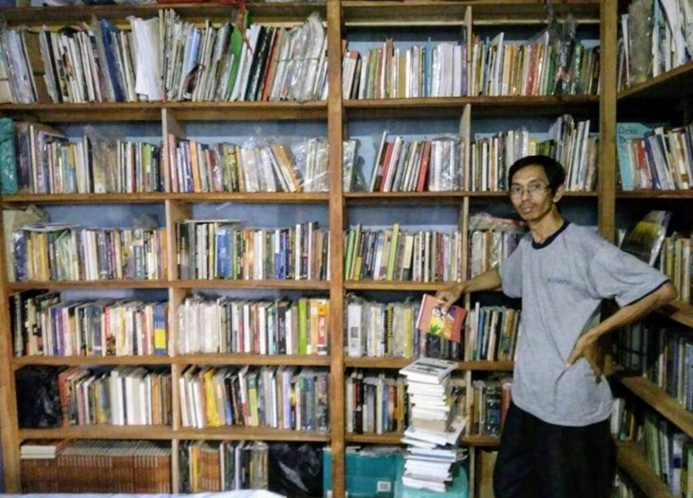 mencari buku lawas
